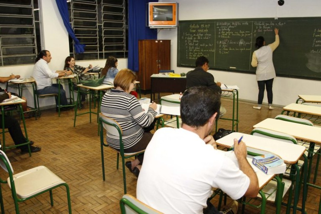 Comissão debate políticas públicas de educação de jovens e adultos; participe